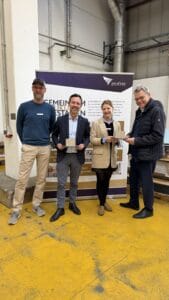 v.l.n.r.: Marcel Schneider (profine), Staatssekretär Dr. Severin Fischer, Stefanie Werner (profine) und Bezirksbürgermeister Jörn Oltmann Alle Bilder: © Bezirksamt Tempelhof-Schöneberg